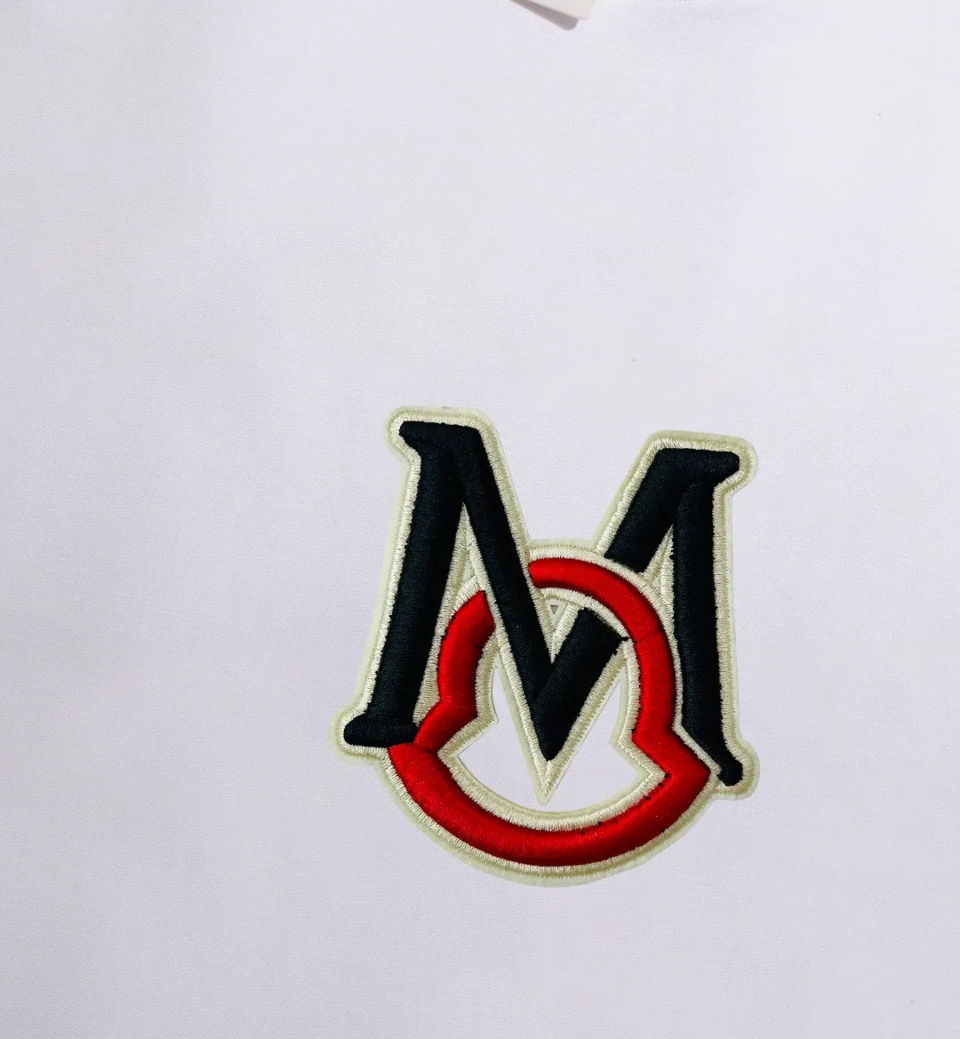 Quality《Moncler~ 》2024New Arrival T , Versatile Quality . ‼ 32 250G ‼ T 🤪 Sizes：S-M-L-XL-2XL ：Black White 、 Same Style